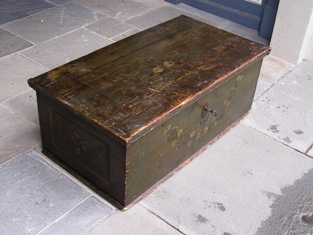 American Colonial American White Pine Decorative Floral Painted Blanket Chest , NY, Circa 1819 For Sale
