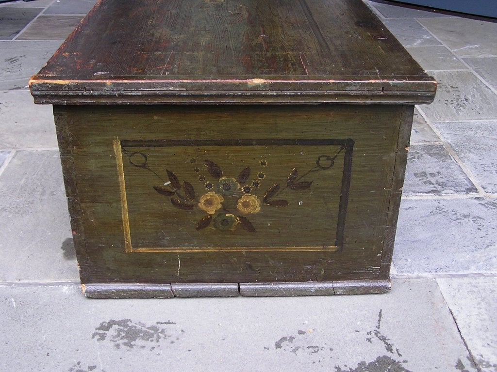 American White Pine Decorative Floral Painted Blanket Chest , NY, Circa 1819 For Sale 1