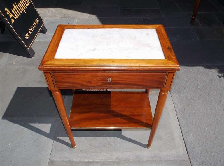 American Cherry Marble Top Side Table. Baltimore, Circa 1810 In Excellent Condition For Sale In Hollywood, SC