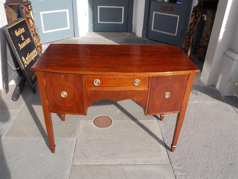 Britannico Tavola da brandy inglese in mogano con fronte ad arco, circa 1810 in vendita