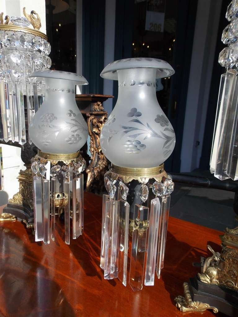 Paire de lampes américaines en bronze doré et cristal affiné, Philadelphie. Datant d'environ 1820 Excellent état - En vente à Hollywood, SC