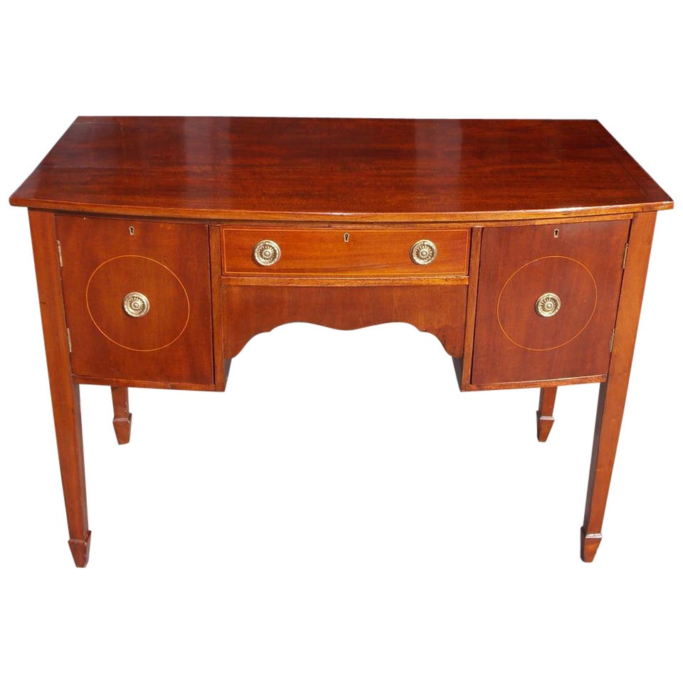 Tablero de Brandy Inglés de Caoba con Frente de Arco Circa 1810