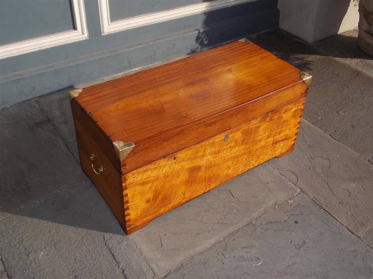 Dutch Camphor Wood Campaign Trunk, Circa 1790 In Excellent Condition In Hollywood, SC