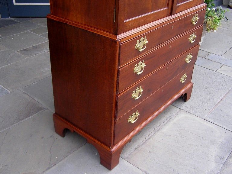 American Mahogany Book Matched Graduated Linen Press. Circa 1790 2