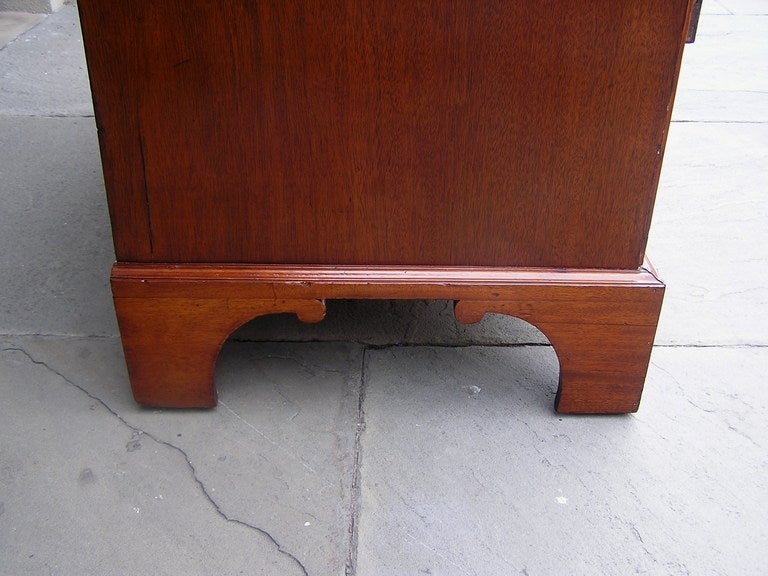 American Mahogany Book Matched Graduated Linen Press. Circa 1790 3