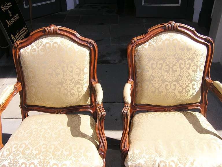 Set of Four Italian Walnut Bergere Chairs, Circa 1790 In Excellent Condition For Sale In Hollywood, SC