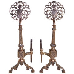 Pareja de morillos franceses de latón con medallón y escudo. C. 1830