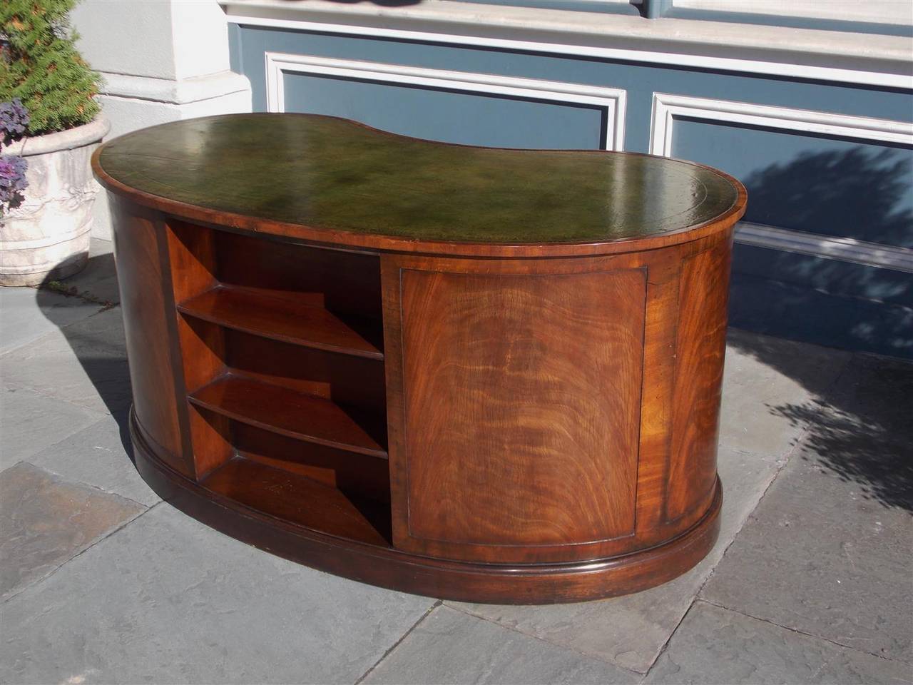 American Regency Walnut Leather Top Kidney Desk, Circa 1780 3