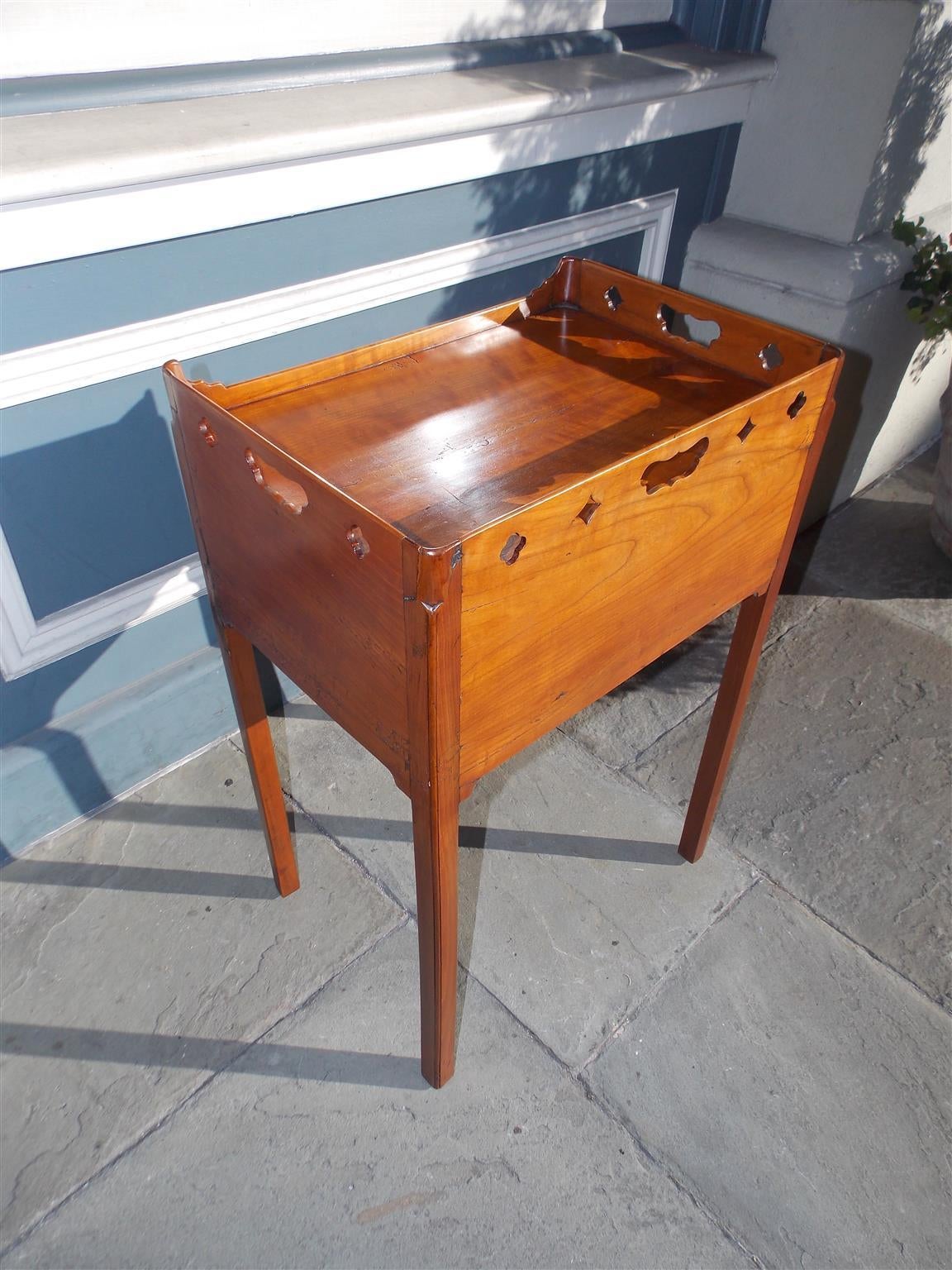 English Chippendale Mahogany Side Table.  Circa 1790 For Sale 1