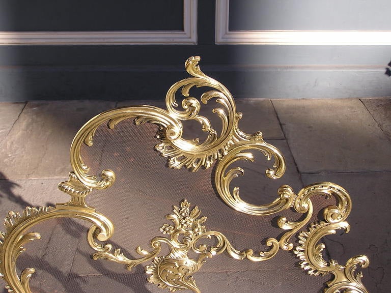 Francese Parafuoco French Rococo in ottone in vendita