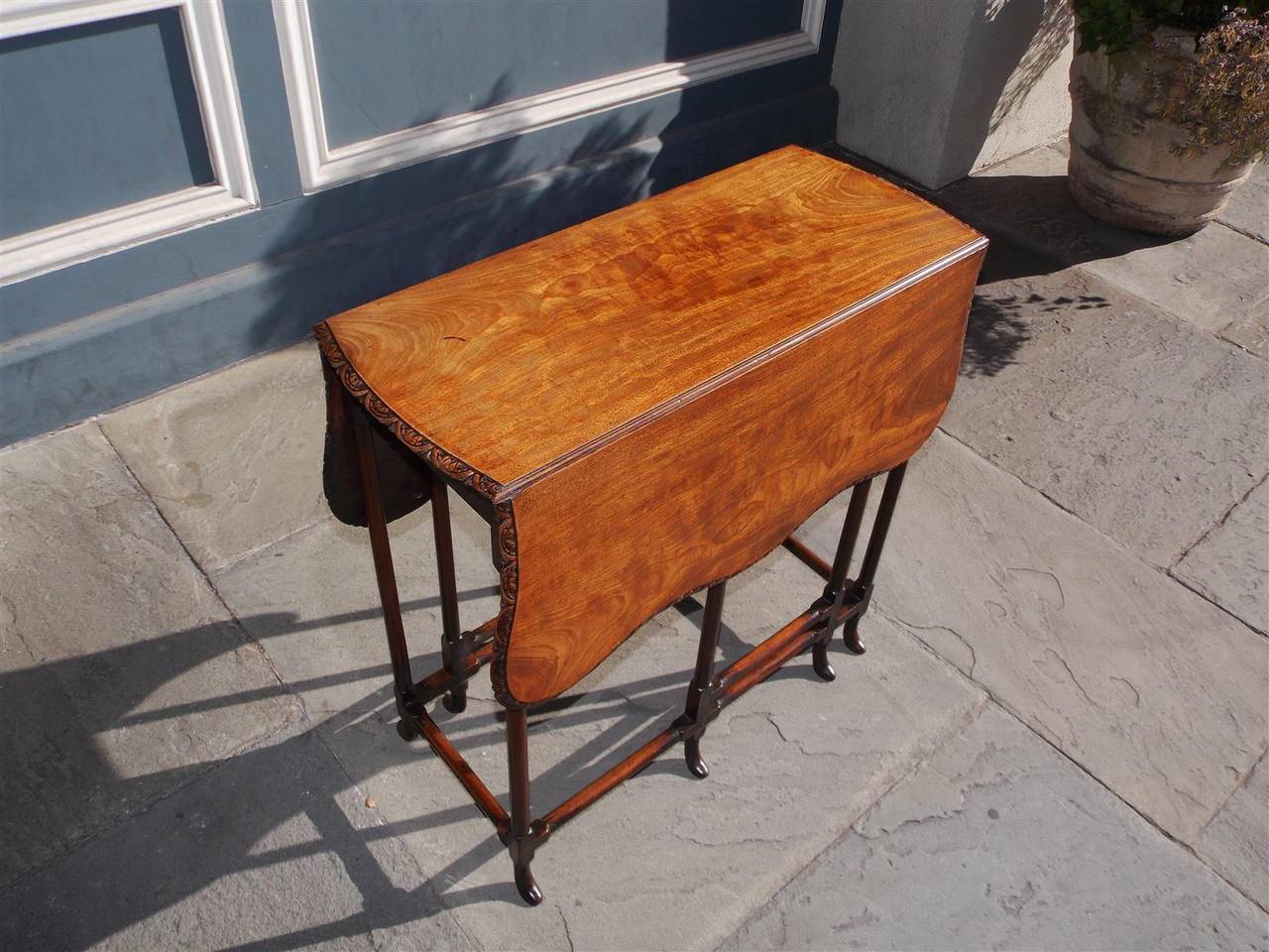 English Chippendale Mahogany Spider Leg Drop Leaf Table, Circa 1770 In Excellent Condition In Hollywood, SC