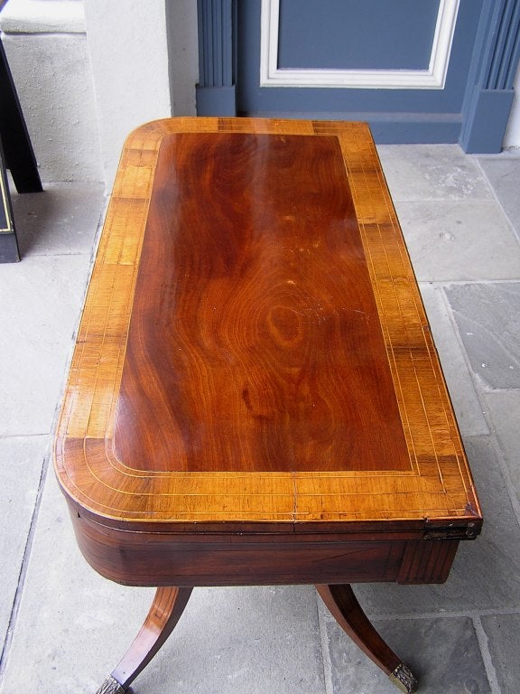 George III Table de jeu à charnière anglaise en acajou satiné et marqueterie d'ébène, vers 1800 en vente