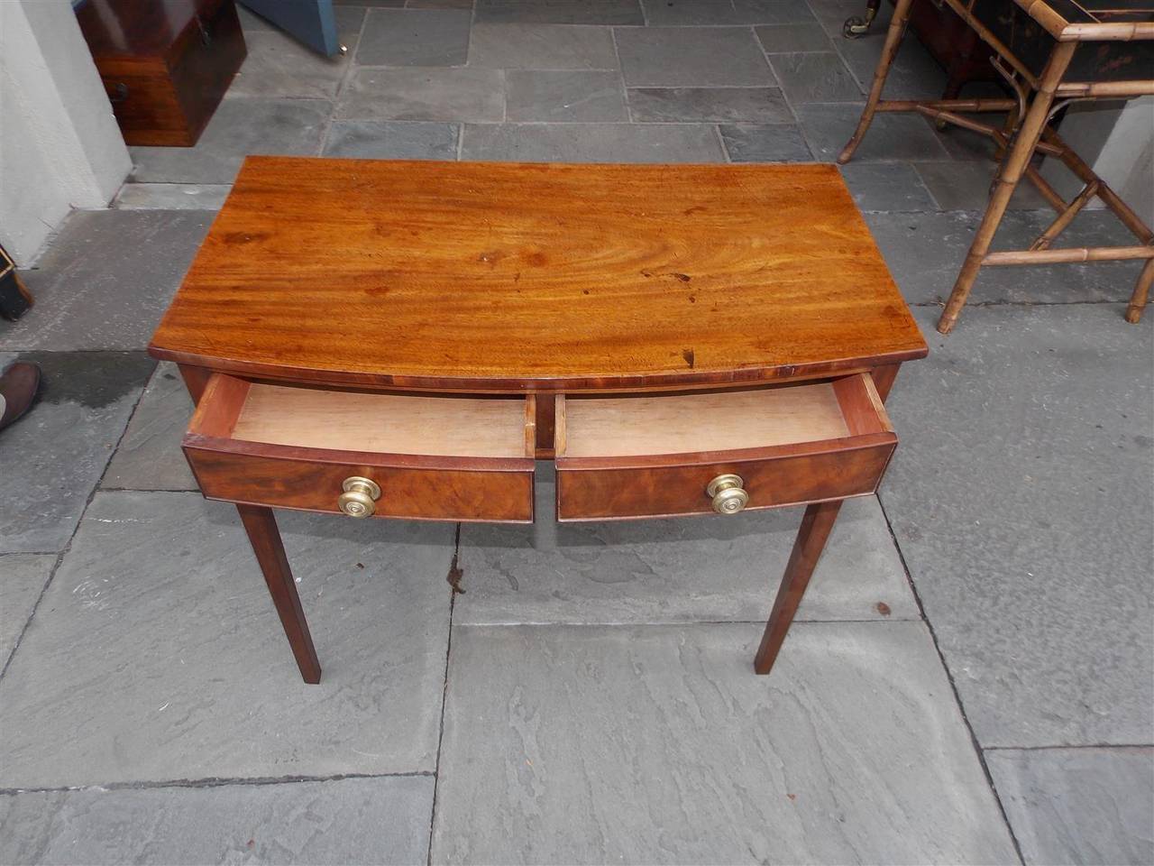English Bow Front Mahogany Server. Circa 1790 In Excellent Condition For Sale In Charleston, SC