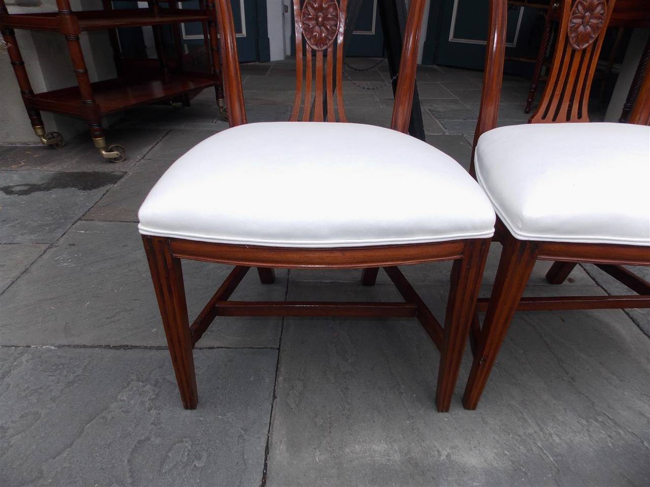 Early 19th Century Set of Six American Hepplewhite Mahogany Carved Wheat Sheaths Side Chairs C 1810 For Sale