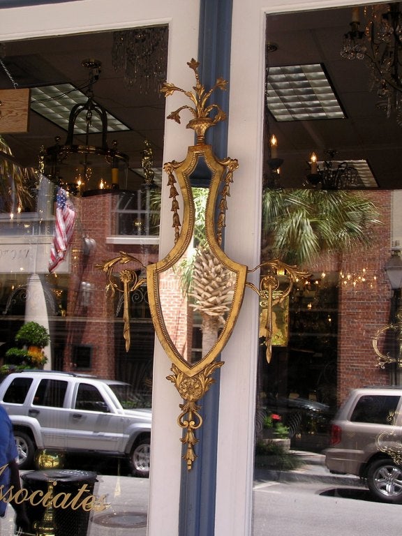 Italian Shield Back Gilt Mirror In Excellent Condition For Sale In Hollywood, SC