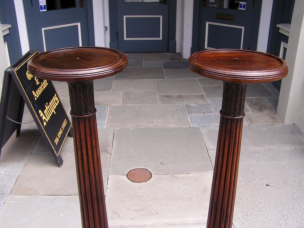 George III Pair of English Mahogany Foliate and Reeded Dish Top Tripod Pedestals, C. 1780 For Sale
