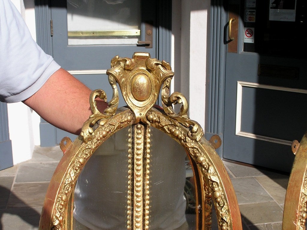 19th Century Pair of English Gilt Hanging Corner Wall Brackets For Sale