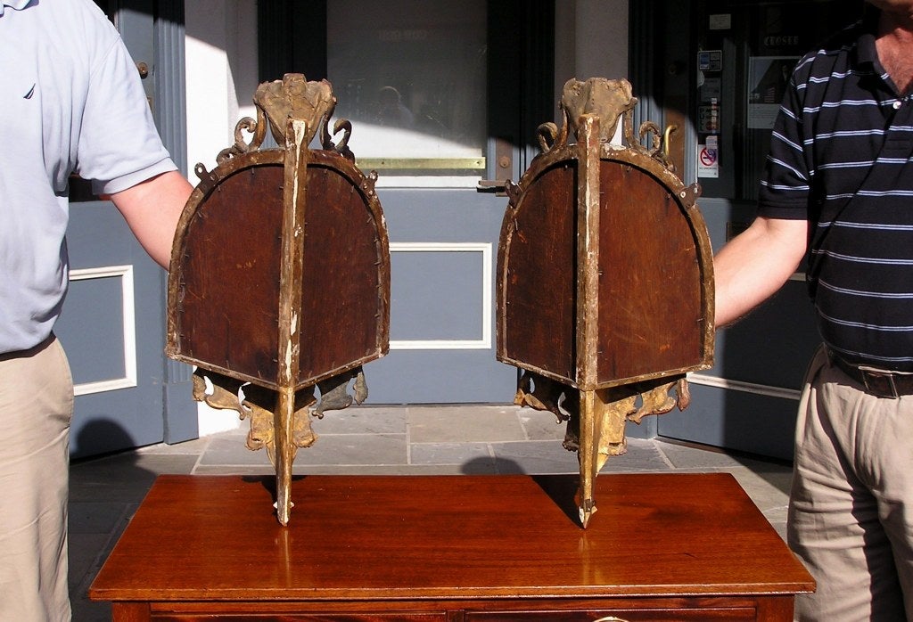 Pair of English Gilt Hanging Corner Wall Brackets For Sale 4