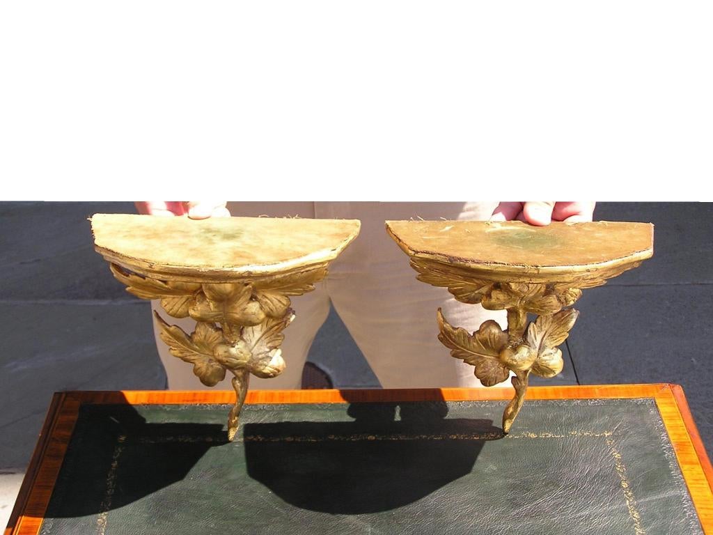 18th Century and Earlier Pair of American Gilded Wall Brackets For Sale