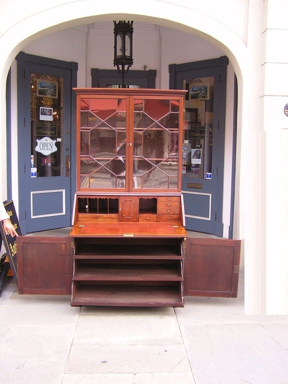 Inglese Libreria Chippendale inglese in mogano con cassetti interni, C.C. 1770 in vendita