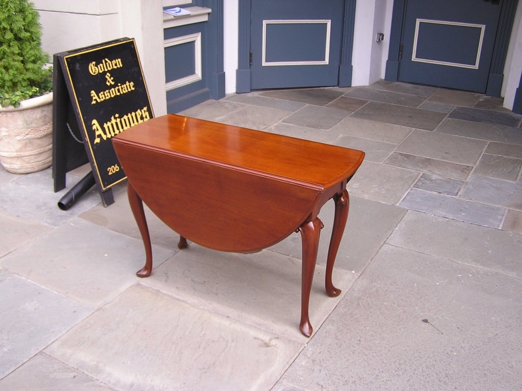 English Mahogany Queen Ann Drop Leaf Table In Excellent Condition For Sale In Hollywood, SC