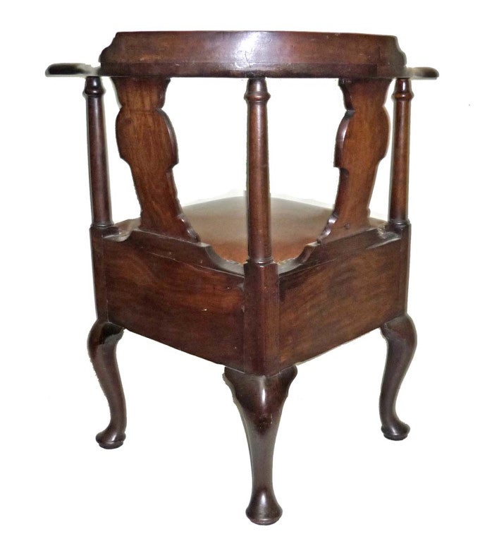English Early 18th Century George I Walnut Roundabout Corner Chair For Sale