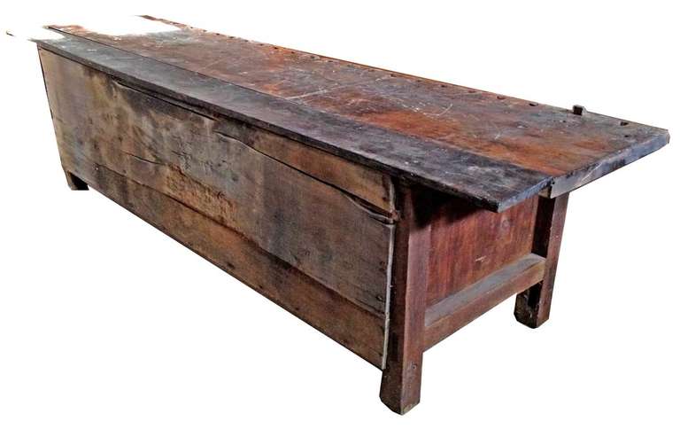Amerikanische Ohio Shaker-Bänke aus Nussbaum und gemischtem Holz, um 1850 im Angebot 1