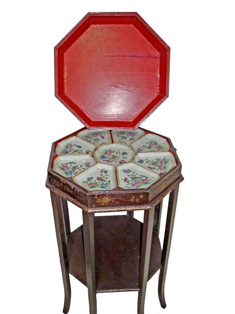 19th Century Chinese Export Red Lacquered and Famille Verte Box on Stand 19th For Sale