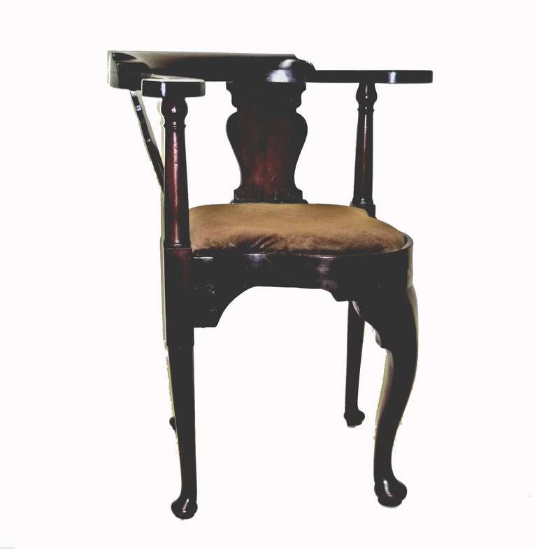 English 18th Century George II Mahogany Corner Chair