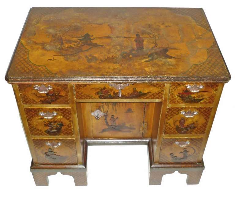 Chinese Chippendale George III Style Mustard Yellow Chinoiserie Japanned Kneehole Desk, 19th Century For Sale