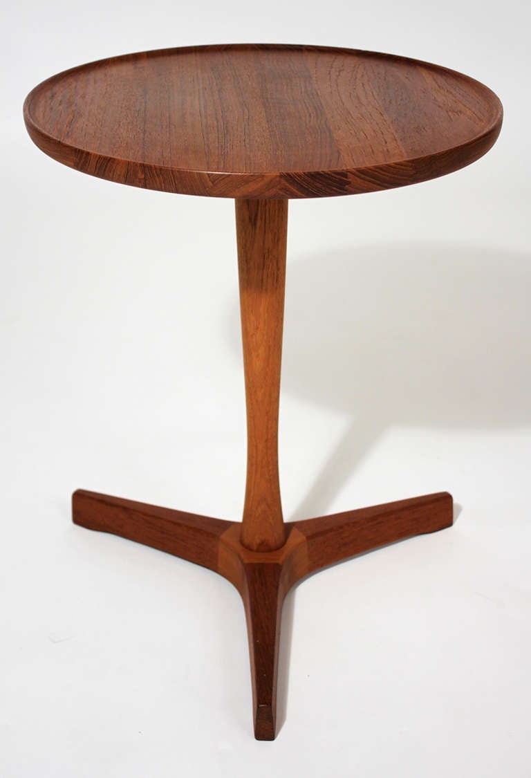 Side table designed by Hans C Andersen for Artex, Denmark. Excellent original condition.