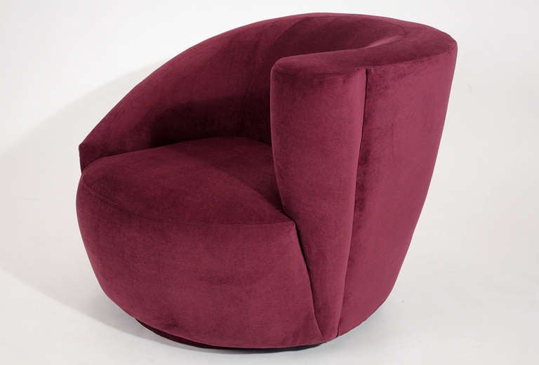 American Vladimir Kagan Nautilus Swivel Chair for Directional