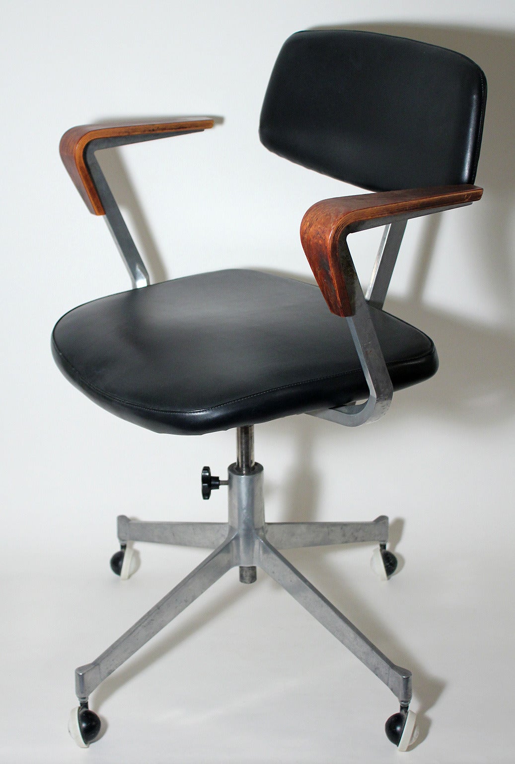 Cardinal Denmark Desk Chair