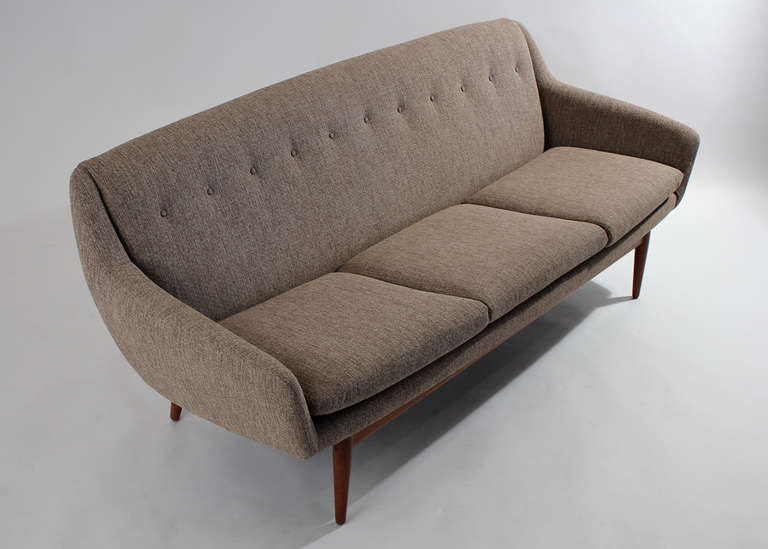 Elegant Danish Modern Sofa In Excellent Condition In San Diego, CA