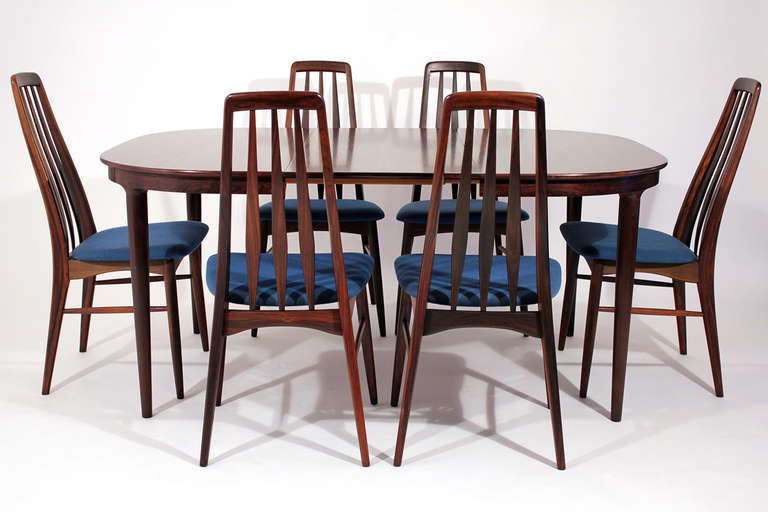 Skovmand Andersen danish modern rosewood dining table with two leaves and set of six rosewood dining chairs with blue upholstered seats by Niels Koefoed, Koefoeds Hornslet, Denmark.

Smallest table size is 45