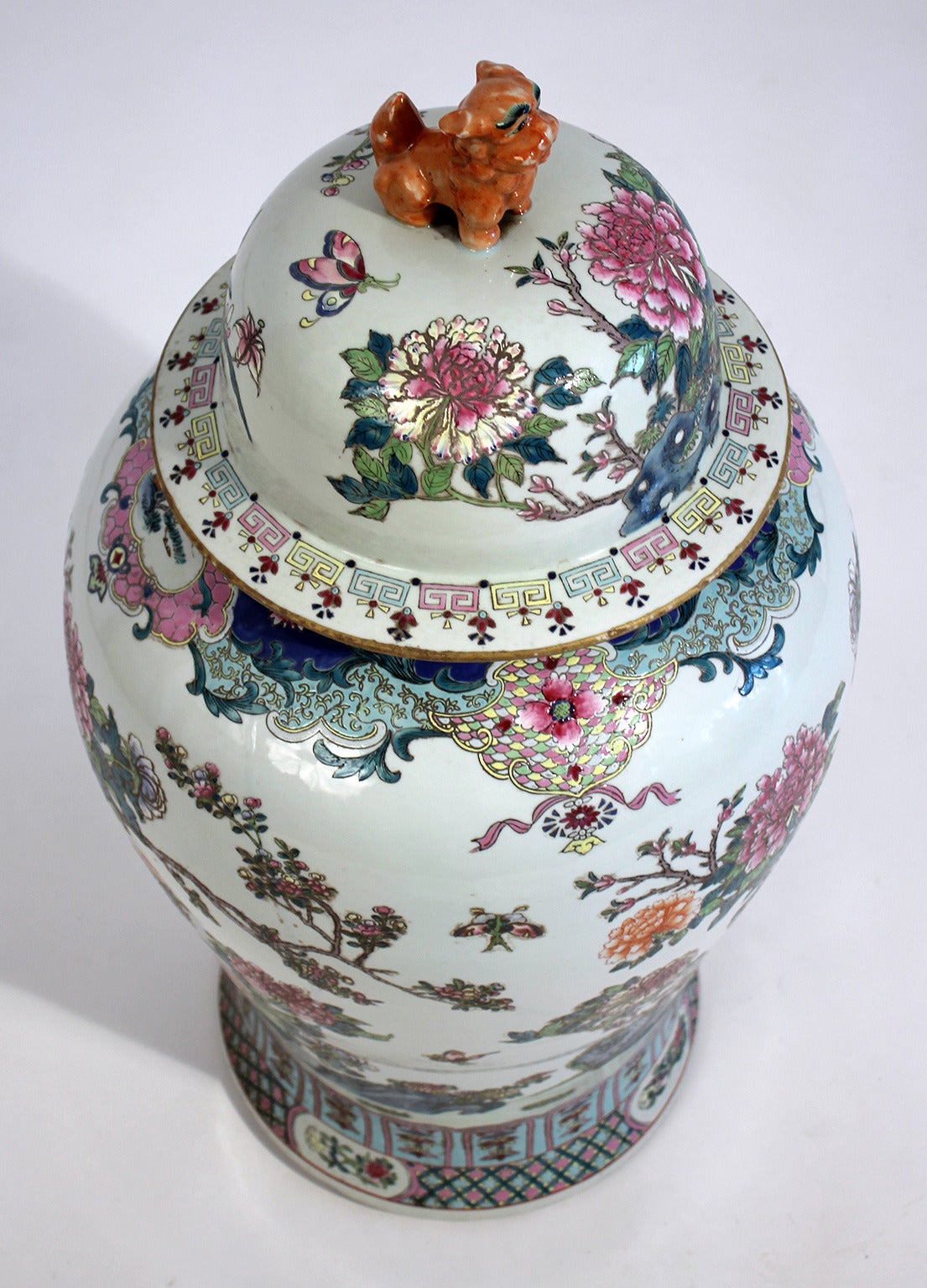 antique chinese vase with lid