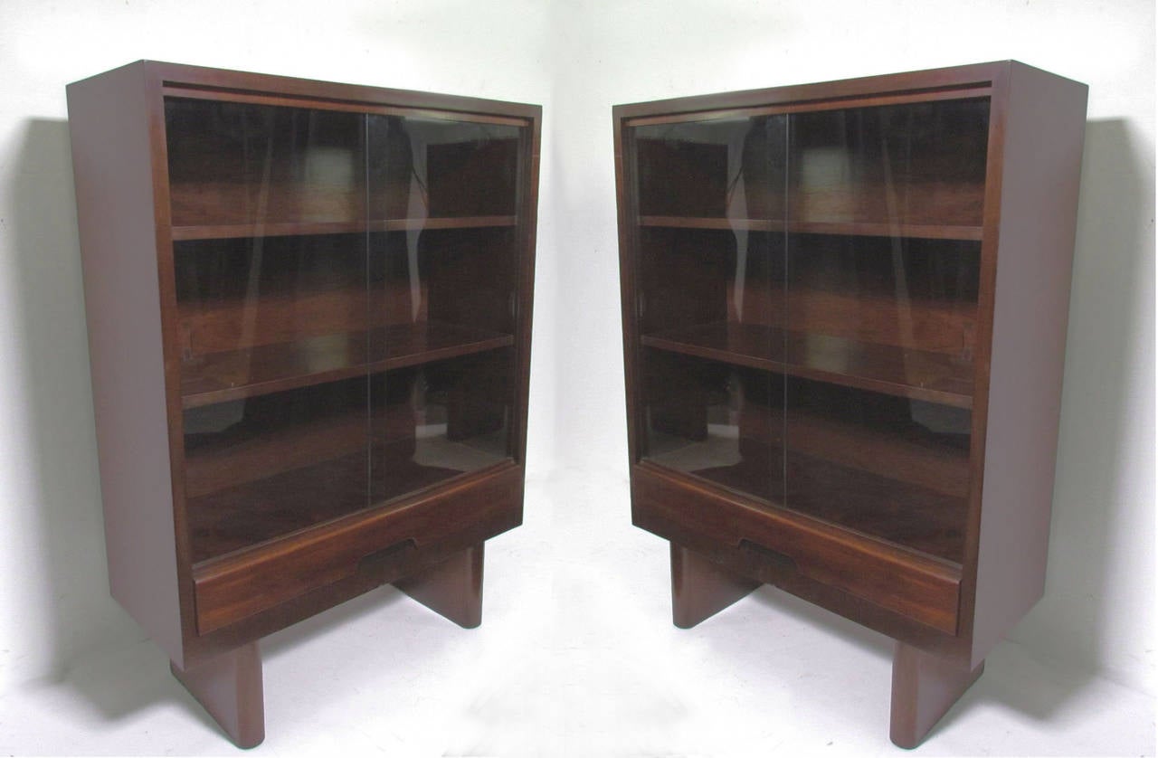 Pair of Display Cabinets (Vitrines) by Gilbert Rohde for Herman Miller
