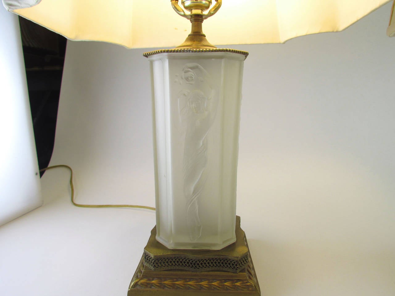 Pair of Art Nouveau Art Glass Table Lamps in the Manner of Lalique 2