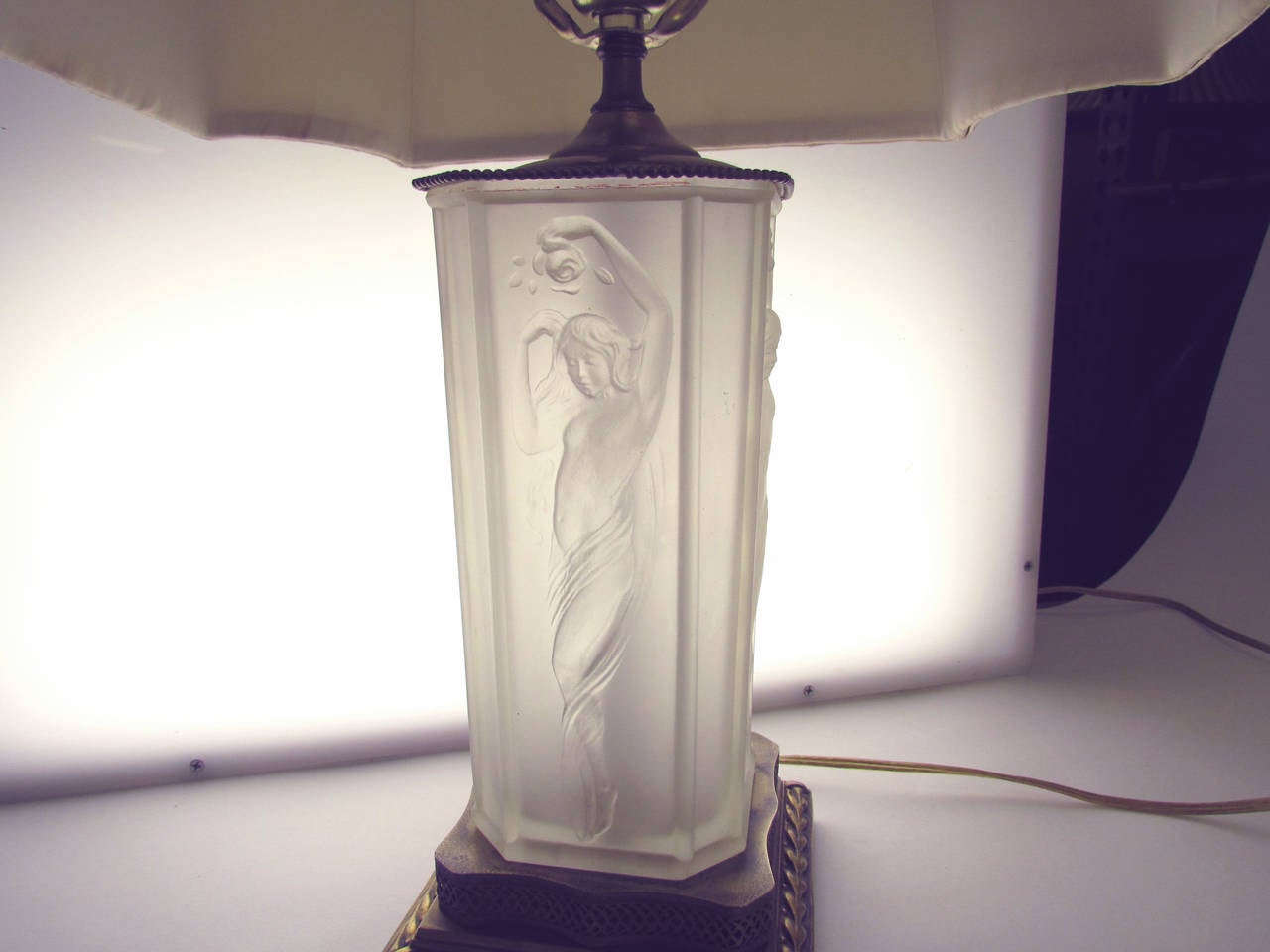 French Pair of Art Nouveau Art Glass Table Lamps in the Manner of Lalique