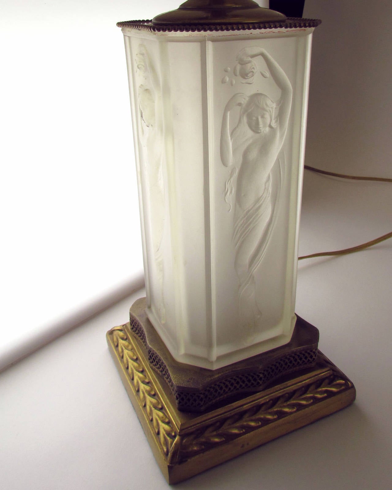 Pair of Art Nouveau Art Glass Table Lamps in the Manner of Lalique In Good Condition In Peabody, MA