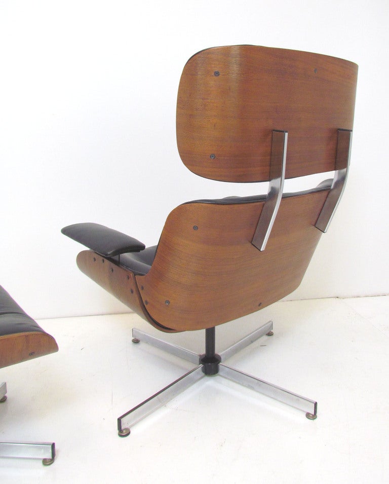 American Mid-Century Leather & Walnut High Back Swivel Lounge Chair & Ottoman by Plycraft