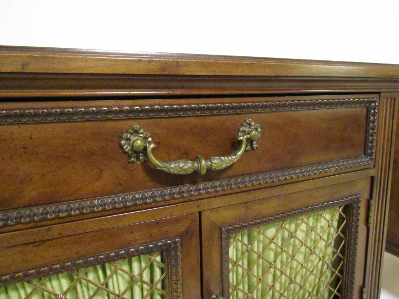 Pair of Hollywood Regency Nightstands by Henredon In Good Condition In Peabody, MA