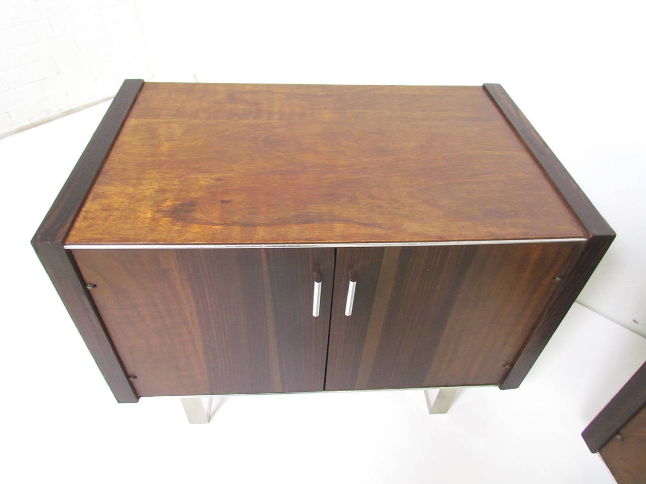 Pair of Mid-Century Modern Nightstands in Rosewood, Chrome and Lucite 1
