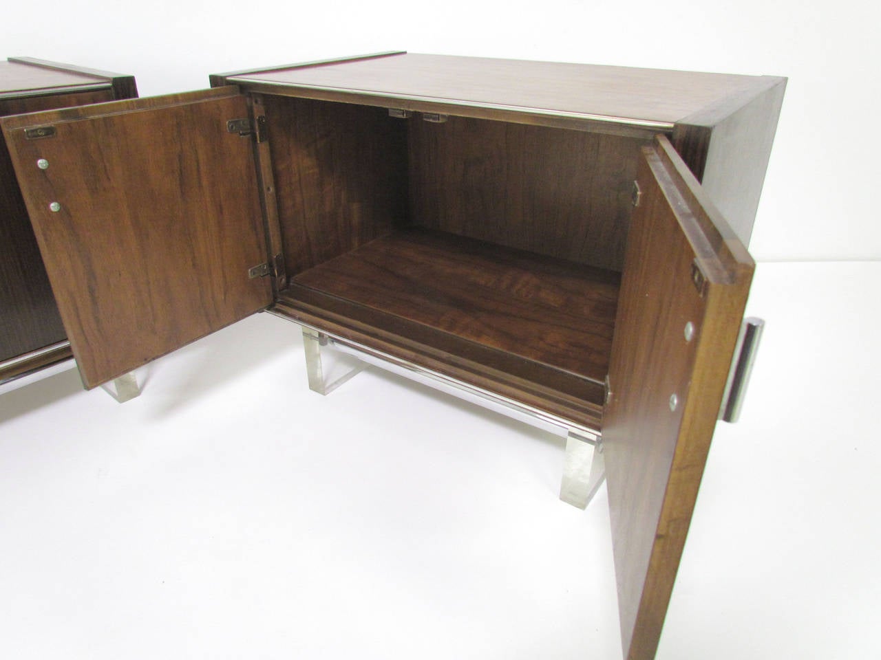 Pair of Mid-Century Modern Nightstands in Rosewood, Chrome and Lucite 4