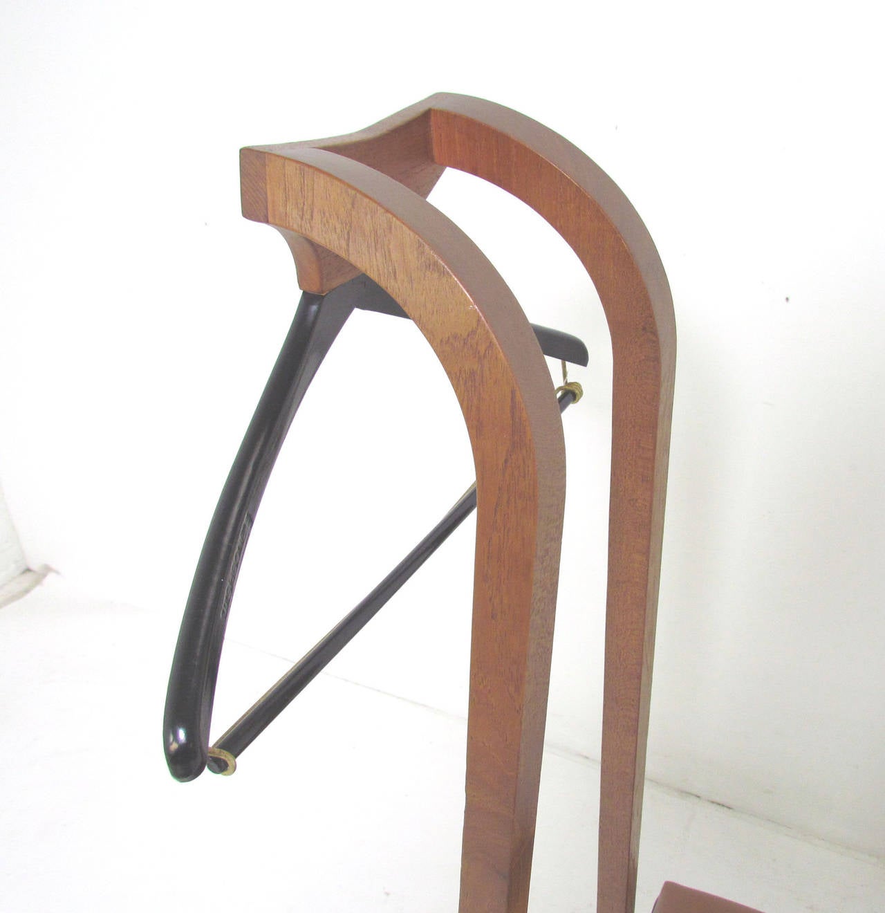 Mid-Century Modern Studio Made Valet Chair in Walnut and Leather In Good Condition In Peabody, MA