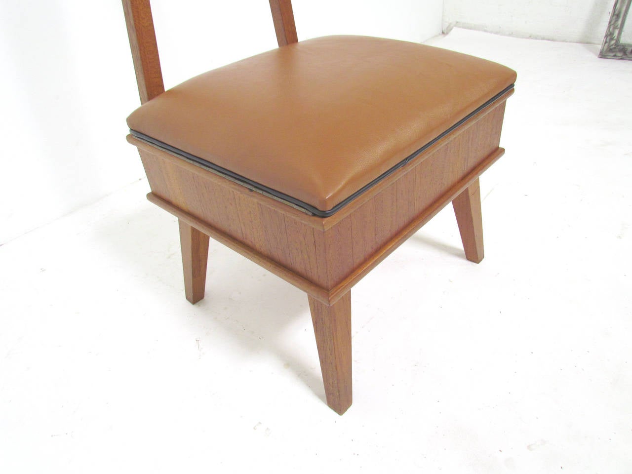 Mid-Century Modern Studio Made Valet Chair in Walnut and Leather 2