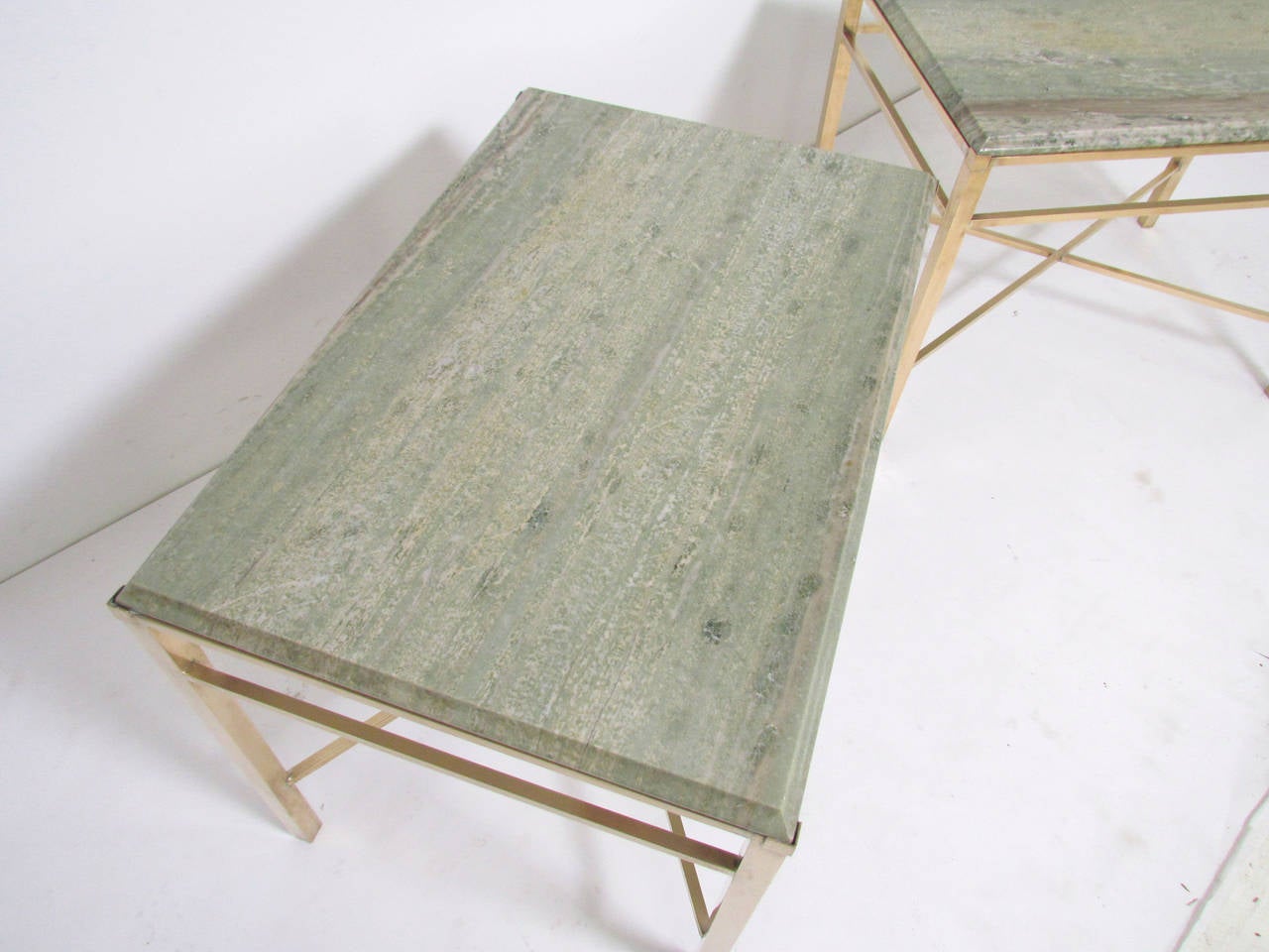 Mid-20th Century Pair of X-Form End Tables in Brass and Marble in Manner of Paul McCobb