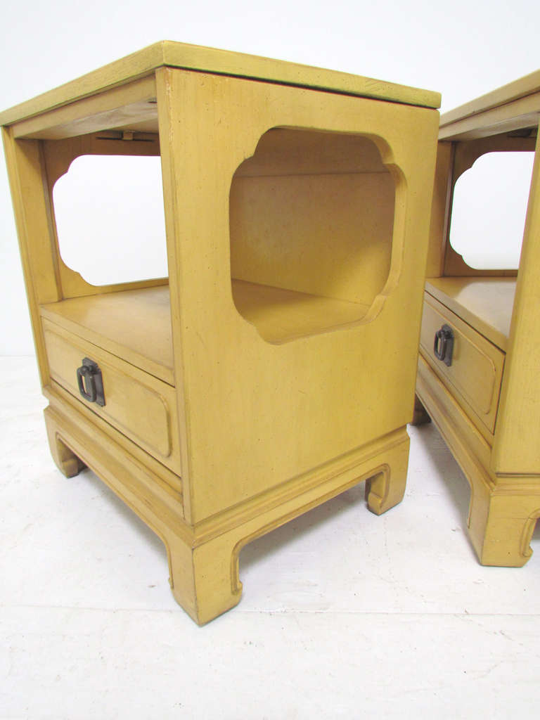 Pair of Hollywood Regency Night Stands / End Tables ca. 1960s 3