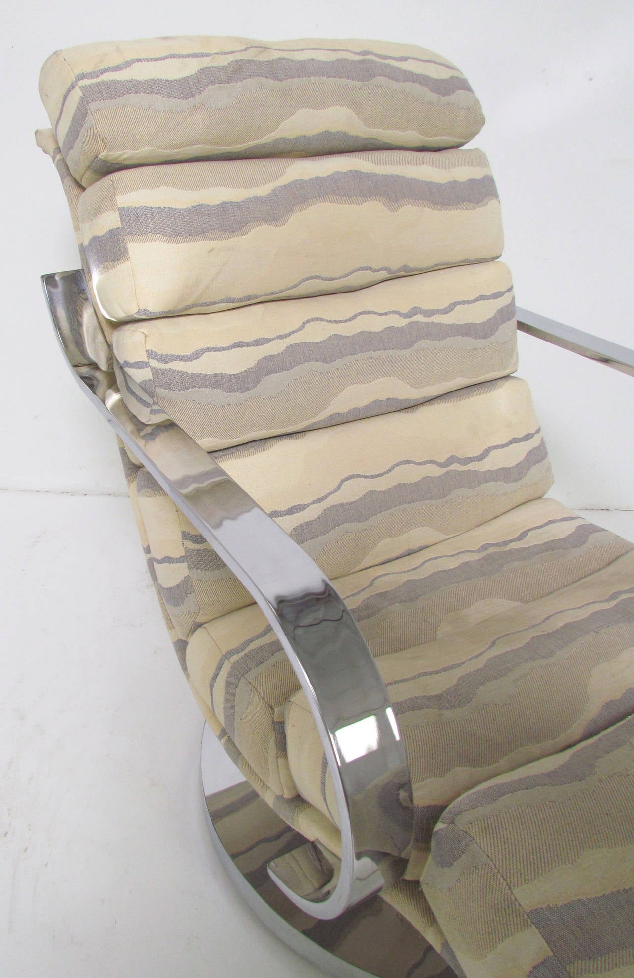 Swivel Rocker Lounge Chair by Milo Baughman In Good Condition In Peabody, MA