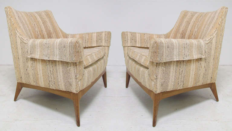 Pair of Mid-Century Arm Lounge Chairs in the Manner of Paul McCobb